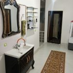ساختمان دوسرویس راه جداارحیاط