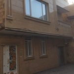 ساختمان دوسرویس راه جداارحیاط